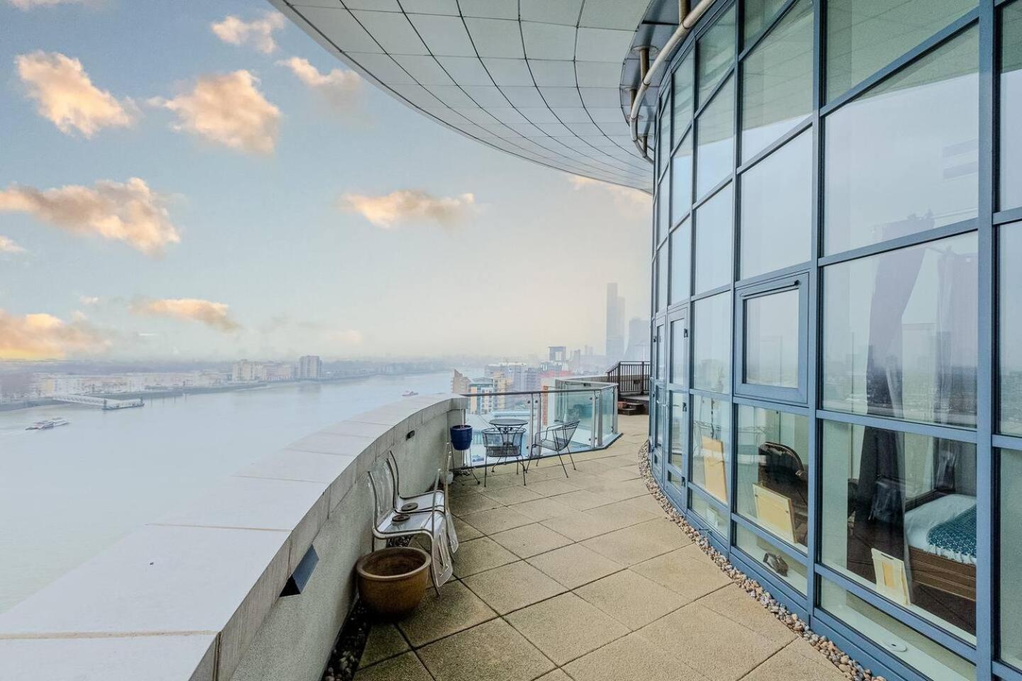 London Canary Wharf Riverside Penthouse Apartment Exterior photo